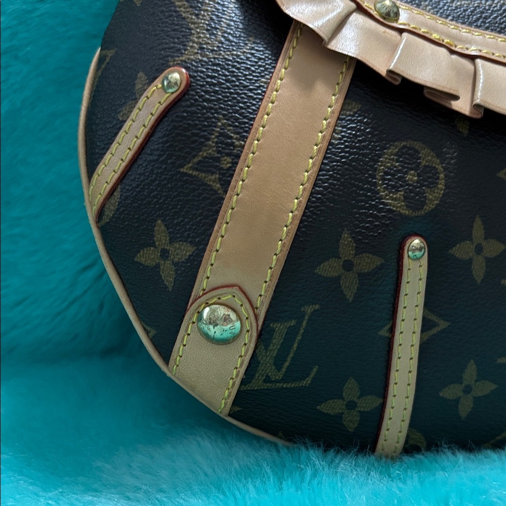 LOUIS VUITTON MONOGRAM LIMITED EDITION Leonor ruffle bag Excellent condition - Picture 6 of 15